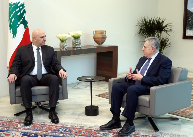 رئيس الجمهورية عقد سلسلة إجتماعات مع رؤساء الحكومة السابقين في إطار التشاور معهم في التطورات الراهنة والمرحلة المقبلة