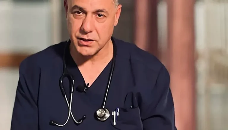 أول ظهور للطبيب حسام أبو صفية بعد اعتقاله في غزة من قبل الجيش الإسرائيلي (فيديو)