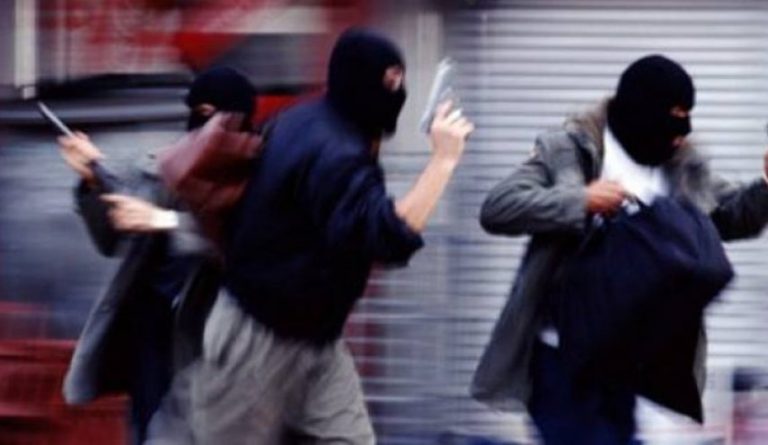 سطو مسلّح على مطعم في الشمال