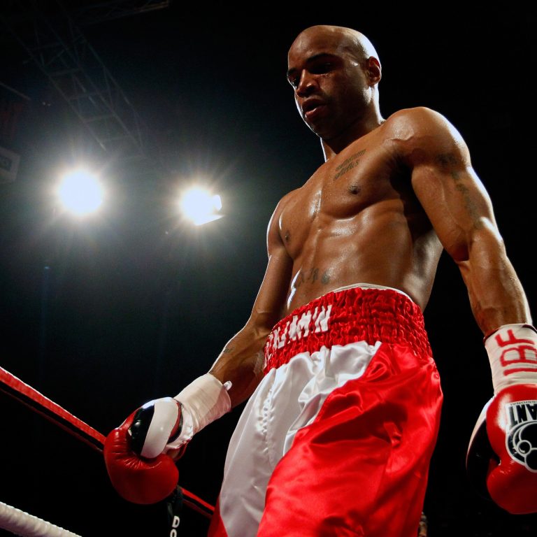 وفاة بطل العالم السابق الملاكم كارسون جونز