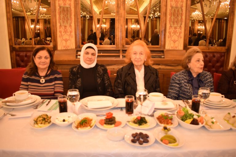 إفطار صديقات صندوق الزكاة في الكورال بيتش