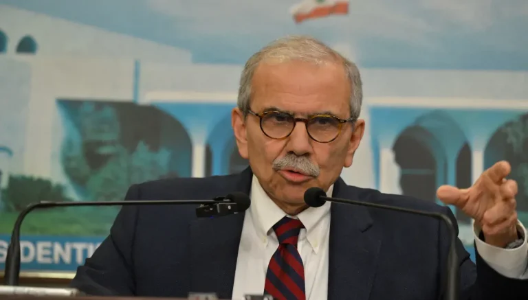 سلام بمناسبة عيد المعلم: لهم علينا أن نعزز أوضاعهم ونحفظ كرامتهم