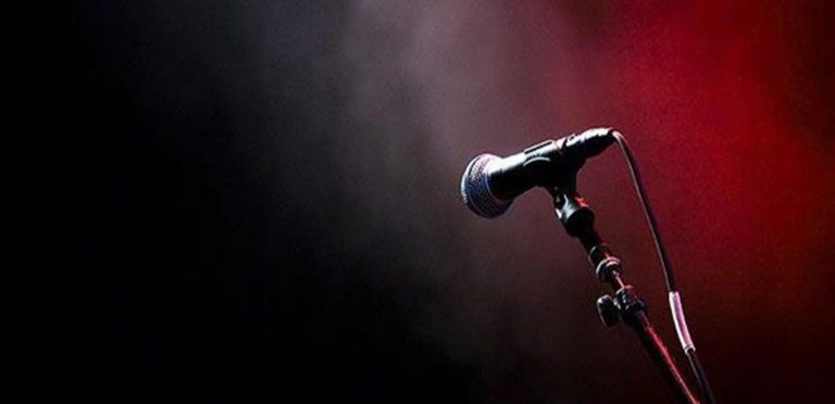 بعمر الـ65.. ممثلة تعود إلى الغناء بعد غياب فمن هي؟