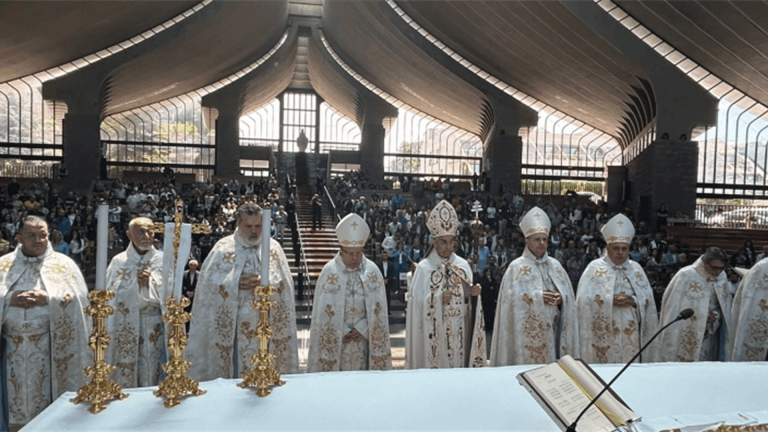 الراعي ترأس رتبة الغسل في بازيليك سيدة لبنان – حاريصا