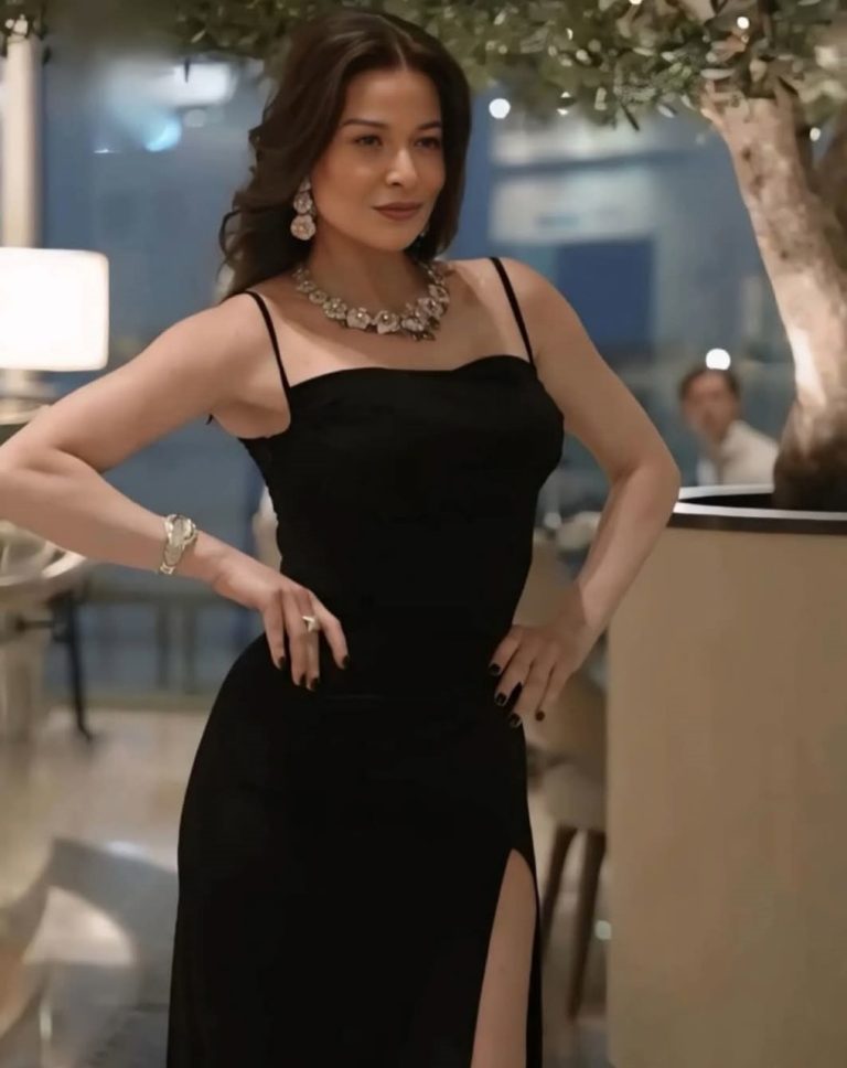 باميلا الكيك تتألق بفستان أسود أنيق في حفل إطلاق مسلسل “آسر”