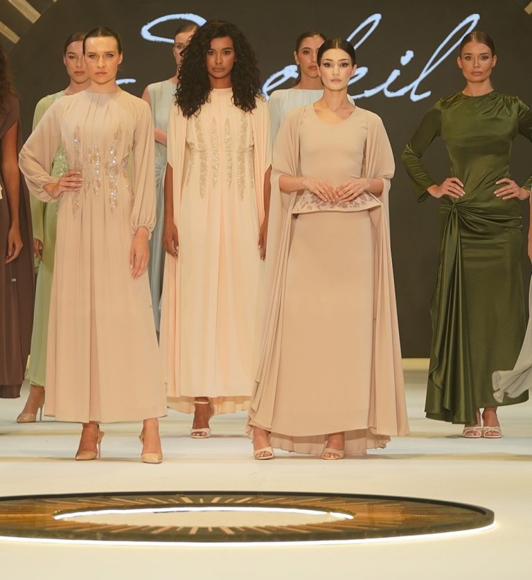 دار أزياء Soleil تسحر أسابيع الموضة بتصاميم محتشمة تجمع بين الفخامة والأناقة