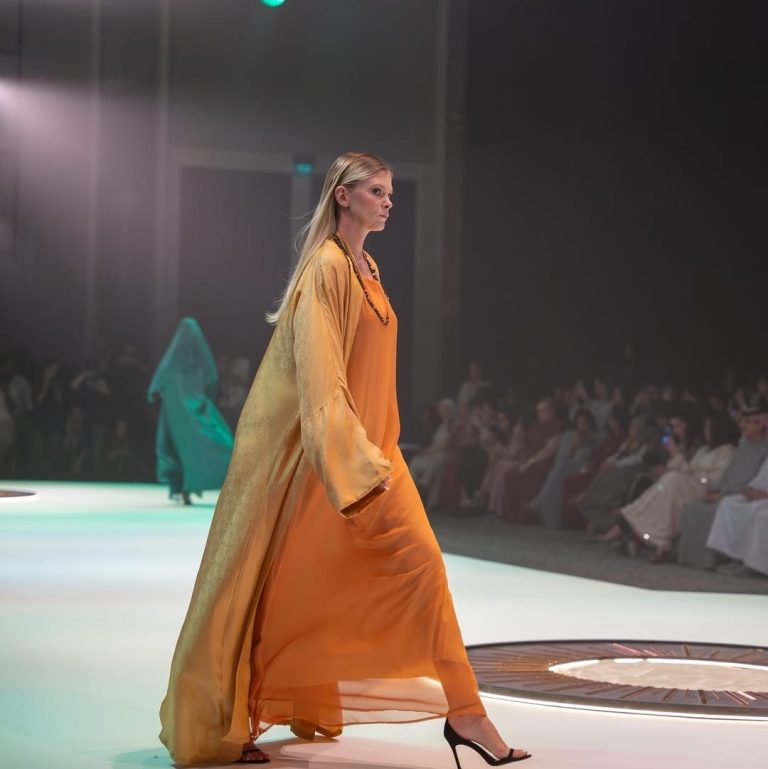 تورانا أتاتش تكشف النقاب عن مجموعتها الجديدة في أسبوع الموضة المحتشمة