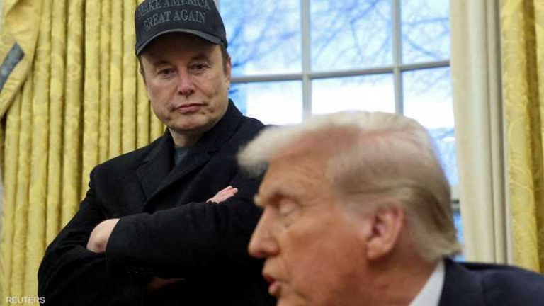 ماسك يتحدث عن بطاقة الإقامة الذهبية.. وما يحدث “سرا”