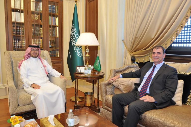 السفير السعودي يستقبل وفد صندوق النقد الدولي