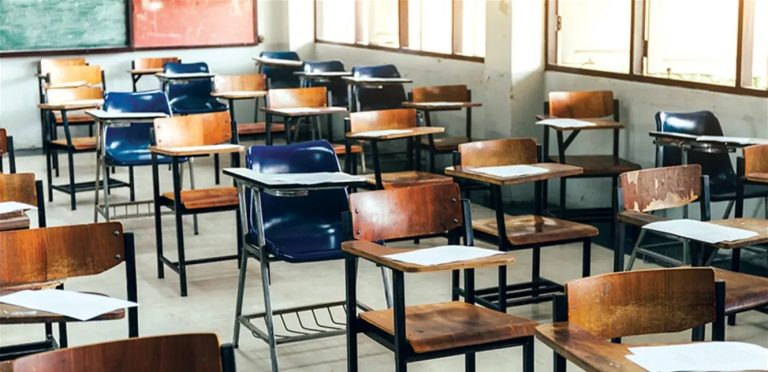 أمام مدرسة… تلميذ تعرّض للطعن