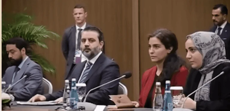 سيدة ترافق وزير الخارجية السوري.. من هي؟