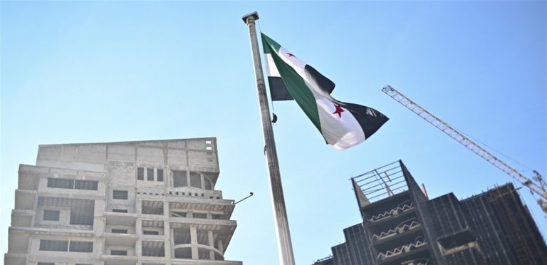 بعد 13 عاماً… دولة عربيّة تُعيد فتح سفارتها في سوريا