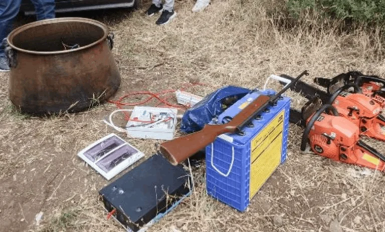 سرقوا المنازل وكنيسة القرية.. والاهالي امسكوا بهم!