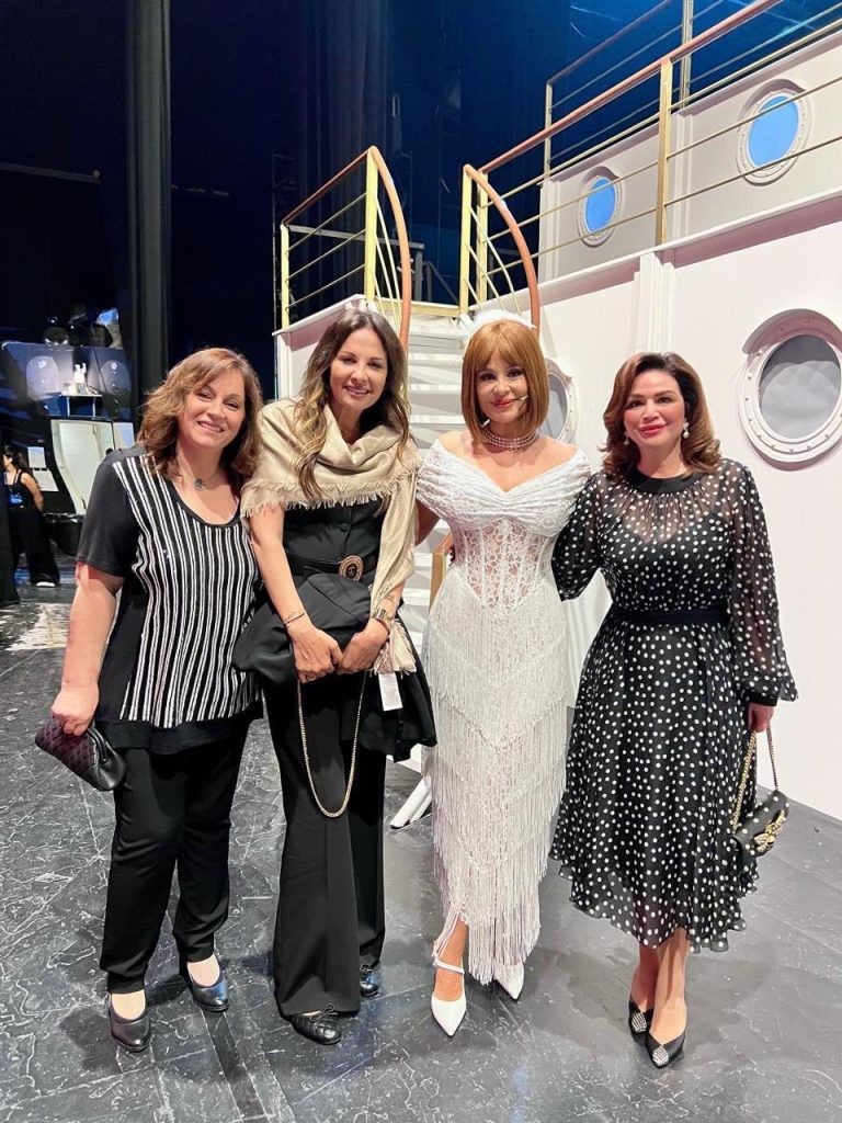 النجوم يدعمون كارول سماحة في افتتاح مسرحية “كلو مسموح”