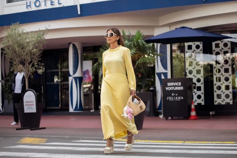 دمية لابوبو Labubu.. أكسسوار ظريف غزا حقائب النجمات في مهرجان كان السينمائي