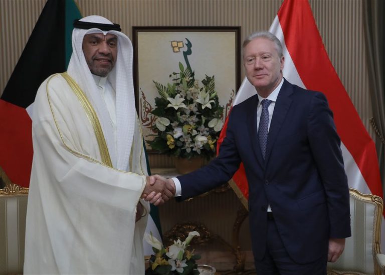 رجي التقى نظيره الكويتي واكد على اهمية تفعيل اللجنة المشتركة: دعوة الكويتيين الى العودة الى لبنان للسياحة والاستثمار