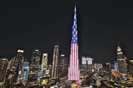 ترحيباً بترامب… إضاءة برج خليفة بألوان العلم الأميركي (فيديو)