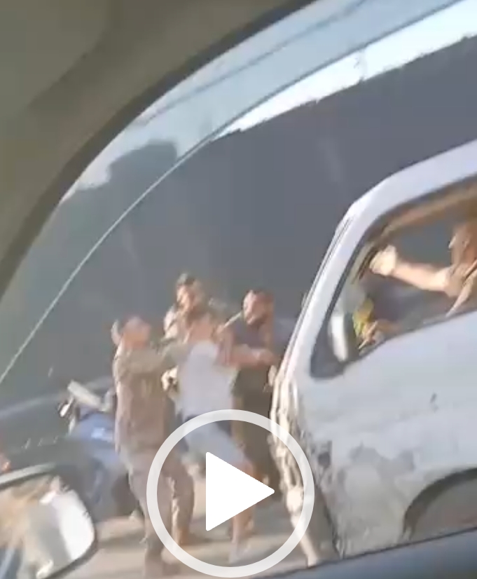 بالفيديو – إشكال في طرابلس يُسفر عن إصابة عسكري أثناء محاولته فضّ النزاع