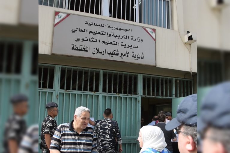 النقيب حسين سليمان يتدخل بحكمة ويحل إشكالاً انتخابياً بلباقة واحتراف