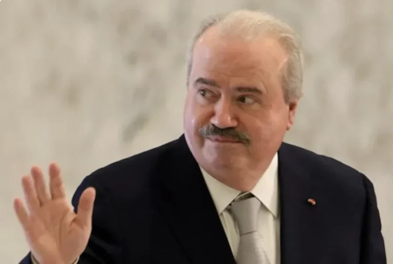 وزير المالية يطلب من “الداخلية” تعميم إلزامية لصق الطابع المالي على الإفادات الصادرة عن المختارين