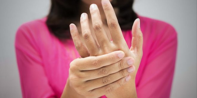 علامة في الأصابع قد تُنذر بسرطان الرئة!