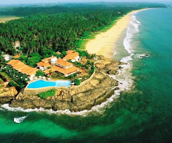 بالفيديو شاهد ماذا حصل في سريلانكا. كارثة جوية ومقتل 6