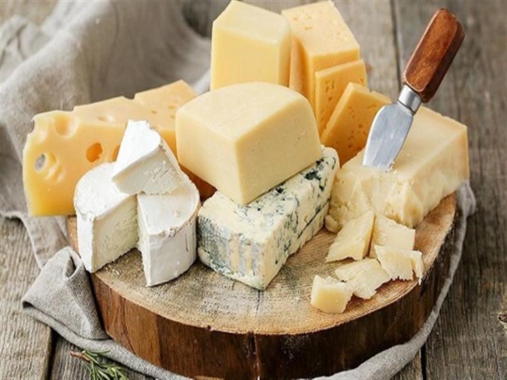 تسبب مرض خطير وقاتل.. تحذير من تناول نوع جبنة معروف ومنتشر