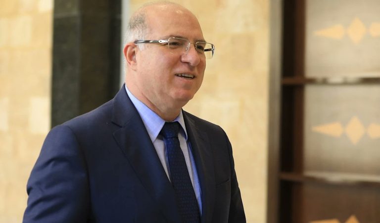 بعد إقرار رفع الحد الادنى للأجور… تعليقٌ من وزير العمل!