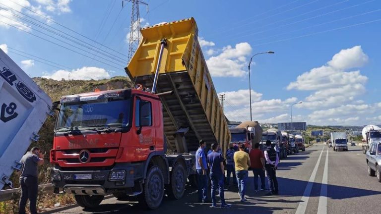 تحديد مواعيد حظر سير الشاحنات على طرق جبل لبنان
