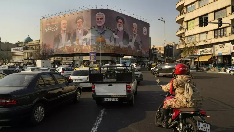 من هو القيادي في الحرس الثوري الإيراني و”حلقة الوصل” مع حماس سعيد إيزادي الذي قضت عليه إسرائيل