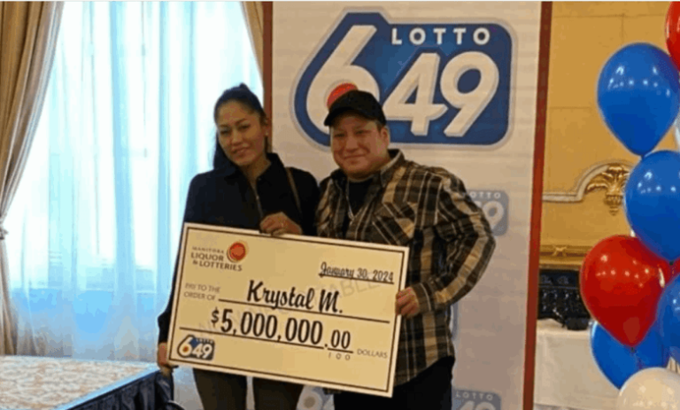 رجل منح جائزة اليانصيب لحبيبته فهربت بالأموال مع رجل آخر