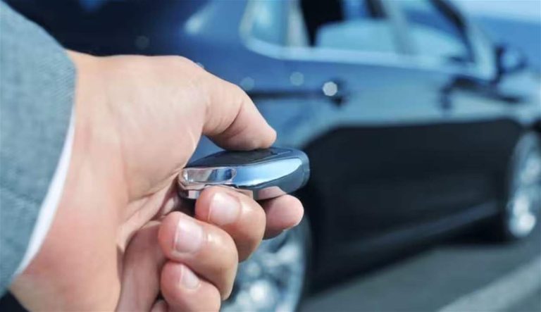 أنحف سيارة بالعالم.. تفاجئ الجميع! (فيديو)