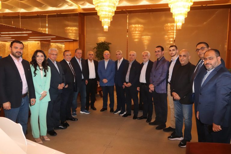 حفل عشاء على شرف وزير العمل محمد حيدر بدعوة من مكمل