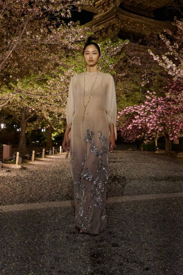 مجموعة Dior لخريف 2025 تربط الموضة بالهندسة المعمارية