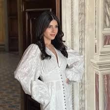 سيدرا بيوتي ورامي حمدان في طريقهما إلى الارتباط