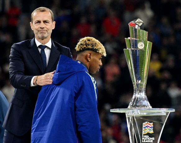 اغضبت الجماھير.. حركة مثيرة للجدل من لامين يمال خلال تتويج البرتغال بلقب بطل دوري الامم الاوروبية