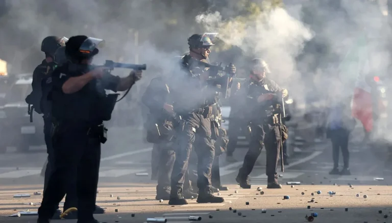 “المارينز” يصلون إلى لوس انجليس بأوامر ترامب مع انتشار الاحتجاجات