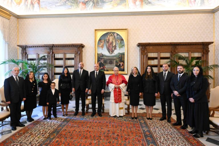 رئيس الجمهورية وجه دعوة الى البابا لزيارة لبنان: اللبنانيون يتطلعون اليها بشوق عارم لان حضوره المبارك سيكون رسالة سلام وأمل