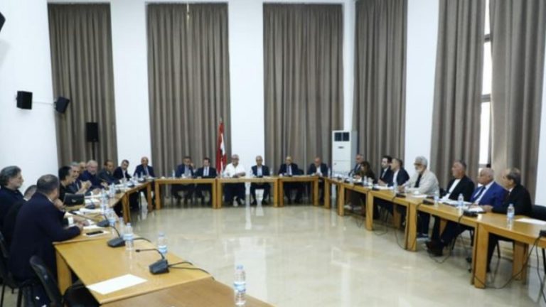 لجنة الأشغال ناقشت ملفات المهجّرين والنقل و”التوك توك”