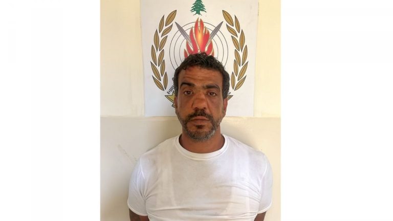 منتحلاً صفة امنية… “محتال” يستدرج الفتيات عشوائيًّا ويبتزّهن!