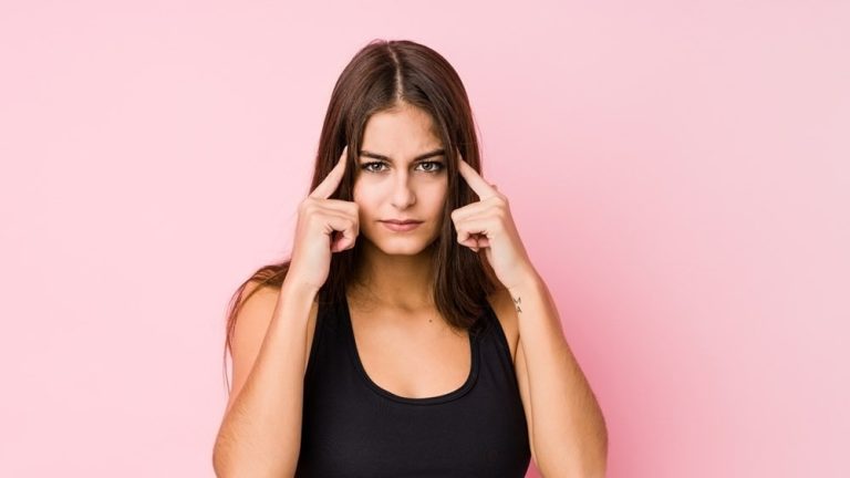 عادات يومية تضر بصحة الدماغ.. تجنبيها