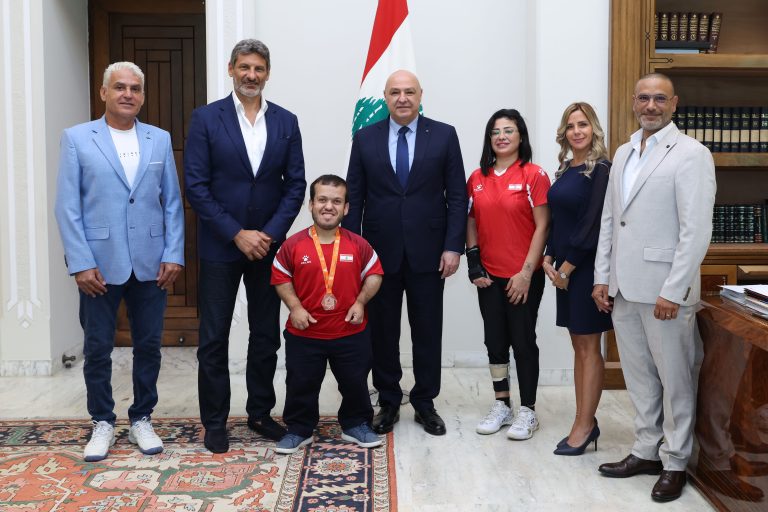 الرئيس عون استقبل وفد اتحاد الريشة الطائرة: تحية لإنجازات ذوي الإرادة الصلبة ودعوة لدعم الرياضة الدامجة