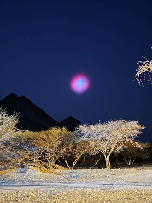 رصد بقعة وردية في سماء شمال غرب السعودية.. بيان لفلكية جدة