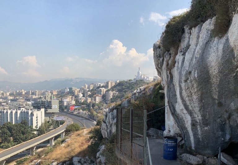 محاولة سلب جريئة في زوق مصبح… وسيدة تتصدّى للمعتدي بشجاعة