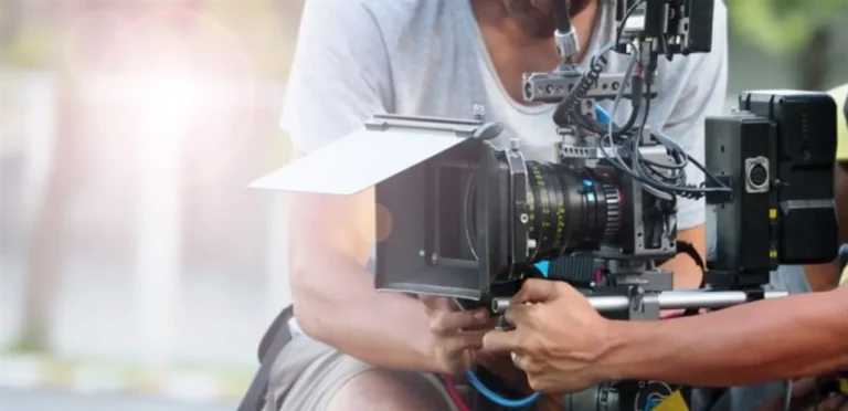 بعد فقدان الإتّصال بها… العثور على جثة مذيعة شابة داخل شقتها كيف توفيت؟