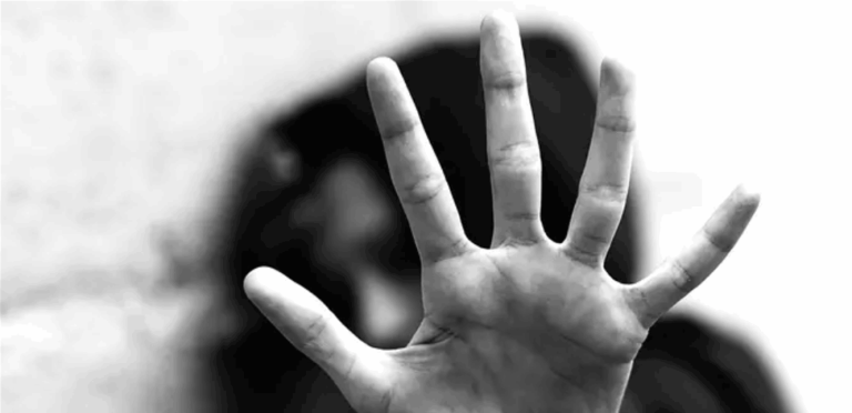 جريمة مروّعة في لبنان: أم تعنّف أطفال زوجها وتحرق ابنته بسكين.. وبتواطئ من الزوج..