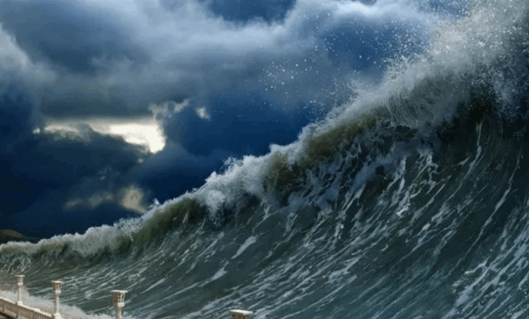 فيديو يرصد موجات مريبة في البحر المتوسط.. هل هناك تسونامي قادم؟