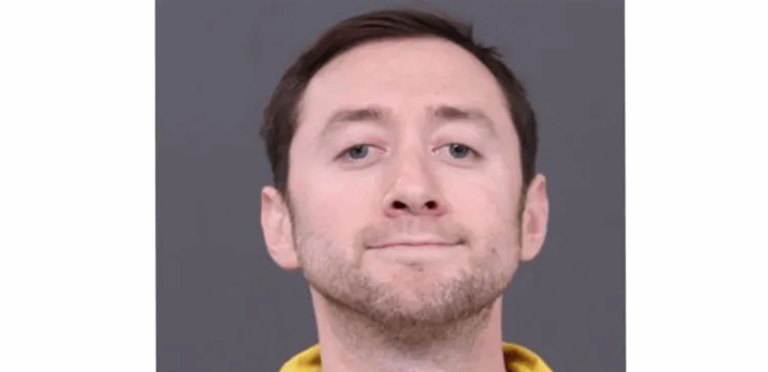 جريمة مروّعة.. محاكمة المتهم بقتل والده