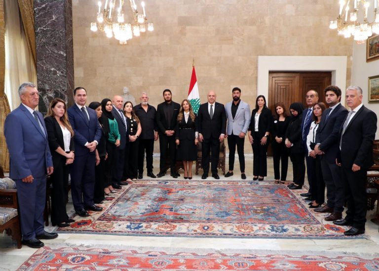 عون لأهالي شهداء المرفأ: المذنب سيحاسب حتمًا