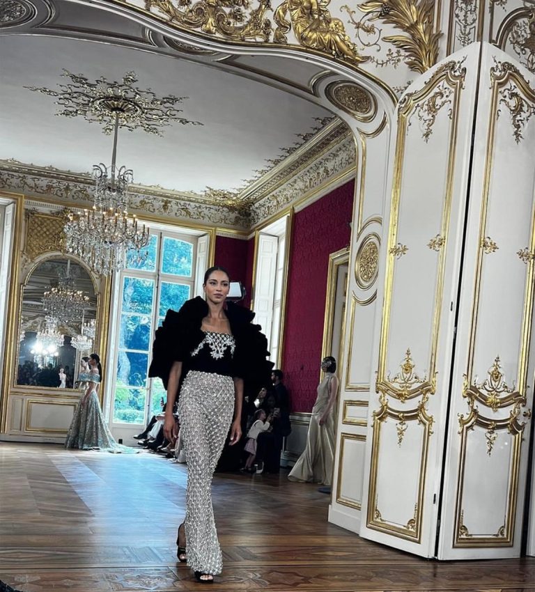 طوني ورد يبهر باريس: مجموعة خريف/شتاء 2025–2026 “Sculpted Grace in Motion” تجمع بين البريق والدقة المعمارية